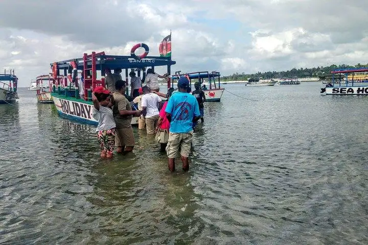 Exactly where to meet your boat captain at the Watamu KWS gate